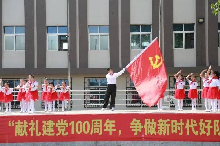 雷军晒小米su7实拍图,网友吐槽“像出租车”